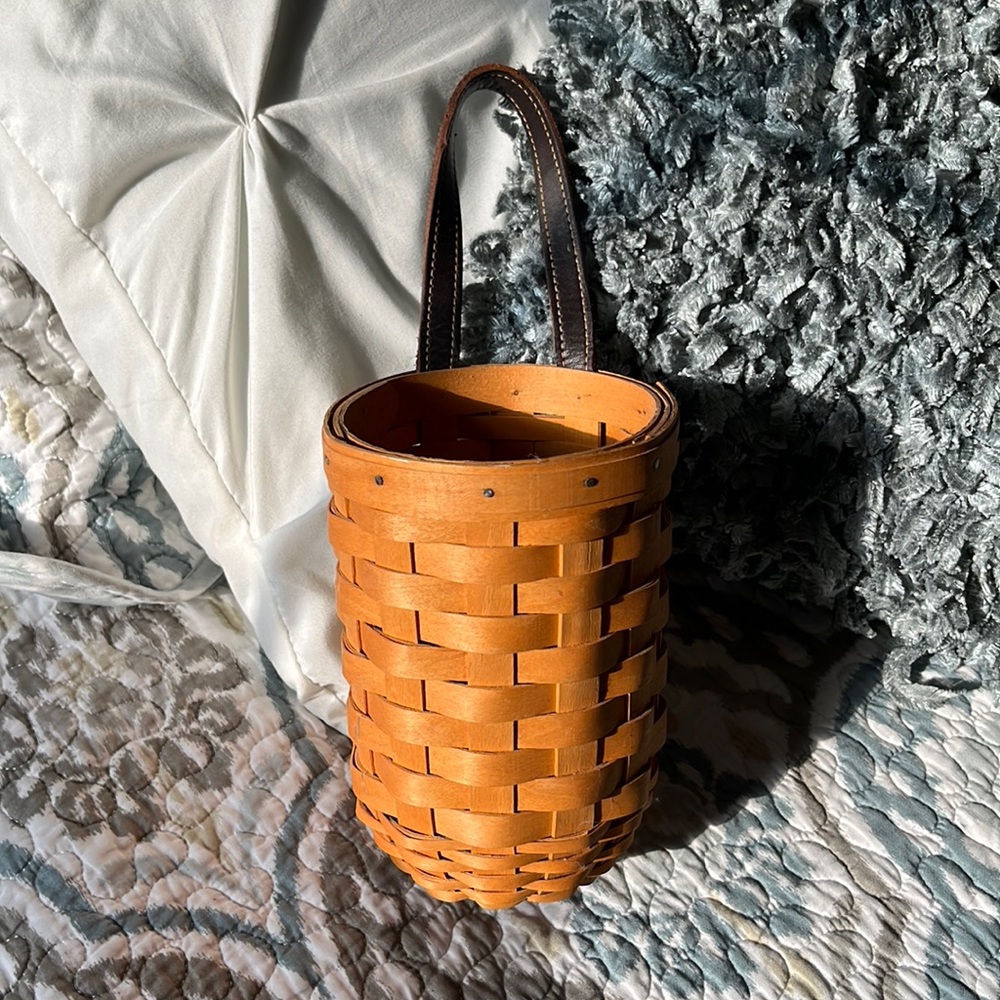Medium hanging Longaberger basket